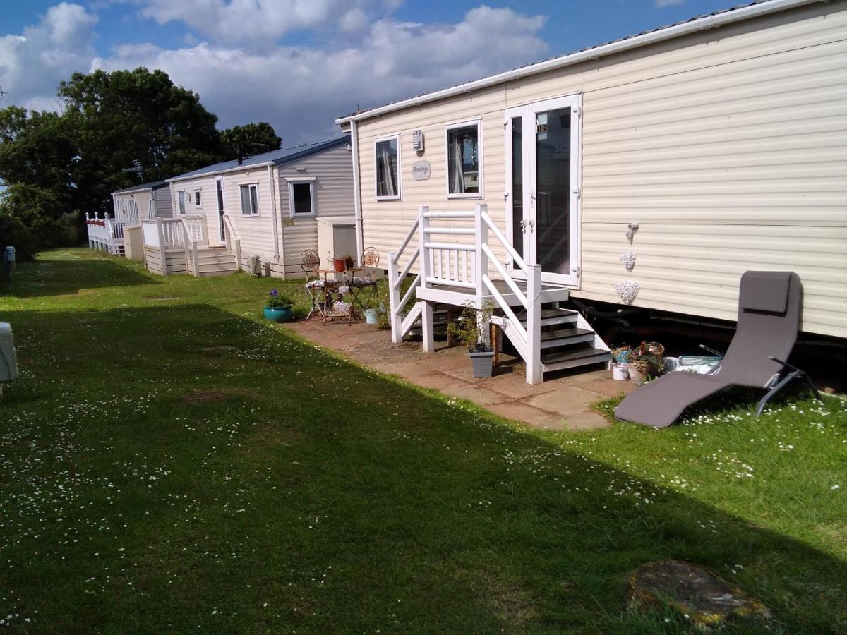 Private Caravan Situated At Parkdean Holiday Resort St Margaret'S At Cliffe Number 18 Exterior foto