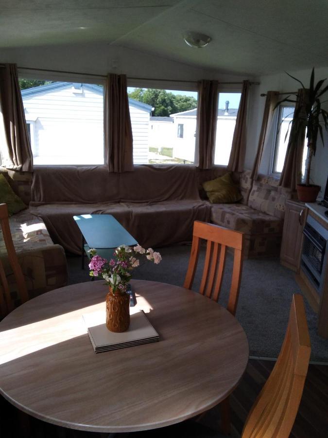 Private Caravan Situated At Parkdean Holiday Resort St Margaret'S At Cliffe Number 18 Exterior foto
